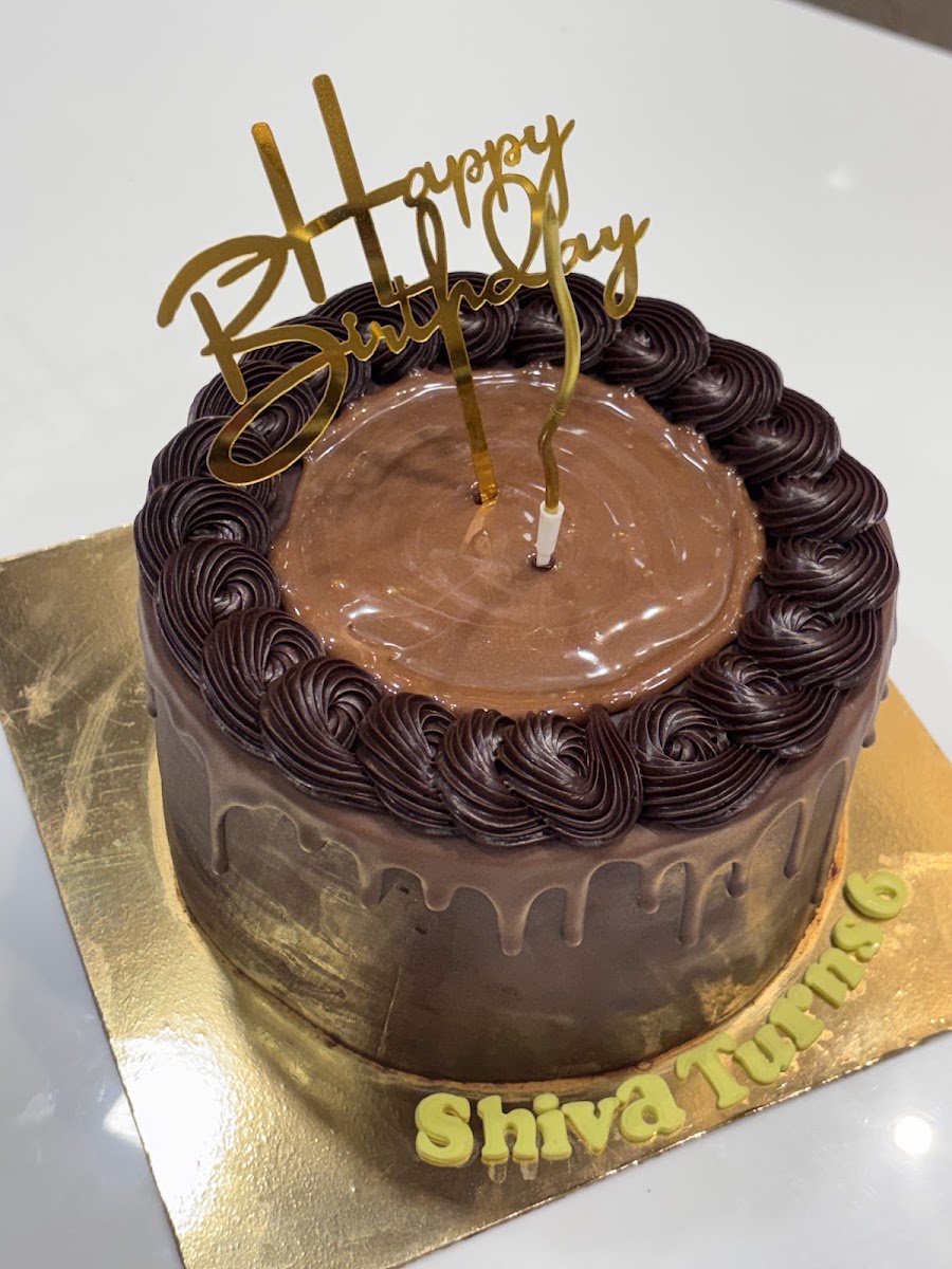 Chocolate Caramel Cake extras